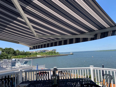 Fali karos napellenző