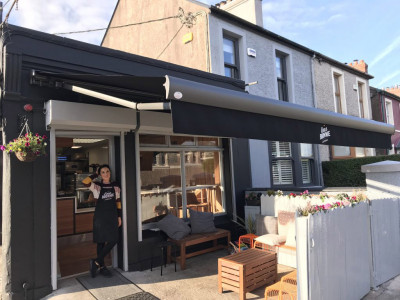 Motoros napellenző teraszra